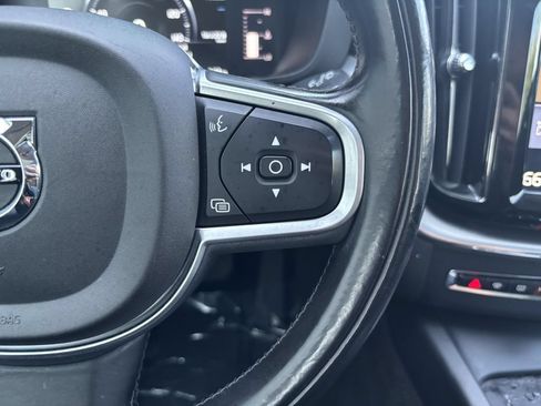 Used 2019 Volvo XC60 T5 Momentum w/ Premium Package AWD/4WD image 15