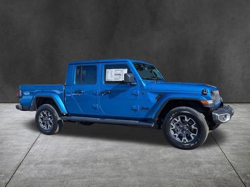 Used 2026 Jeep Gladiator Sport AWD/4WD image 2