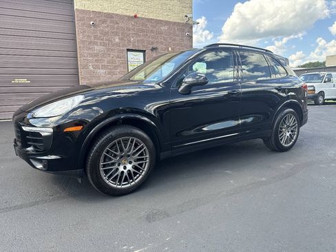 Used 2017 Porsche Cayenne Platinum Edition AWD/4WD image 3