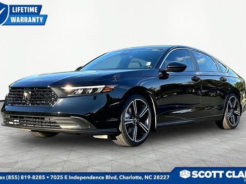 Used 2025 Honda Accord Sport image 3