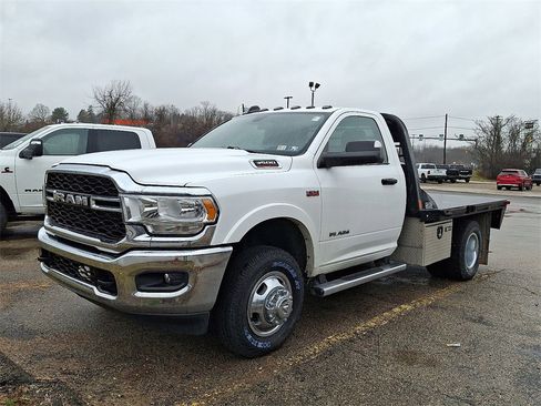 Used 2022 RAM 3500 Tradesman image 3