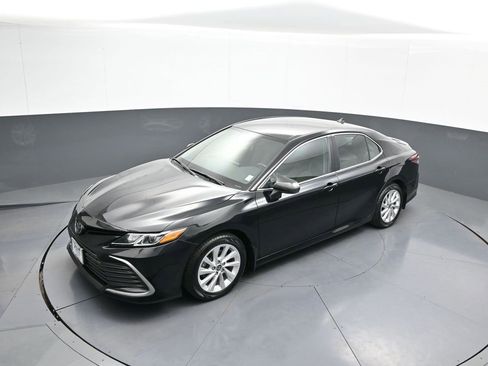 Certified 2023 Toyota Camry LE image 33