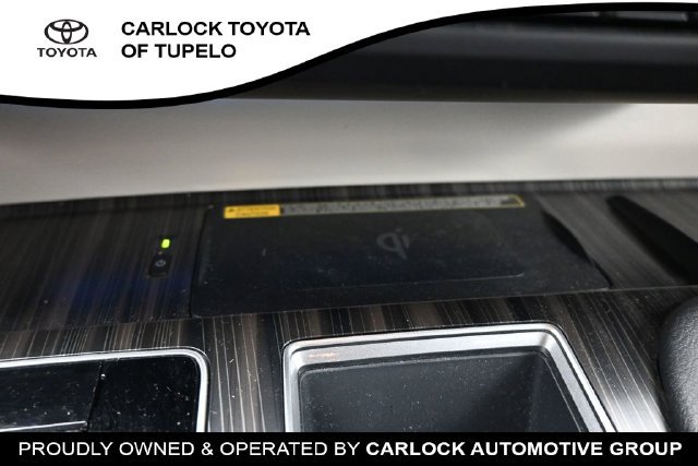 Used 2023 Toyota Sienna Platinum FWD image 32