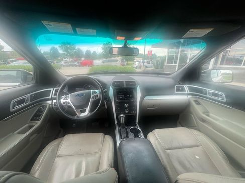 Used 2015 Ford Explorer XLT w/ Equipment Group 202B AWD/4WD image 10