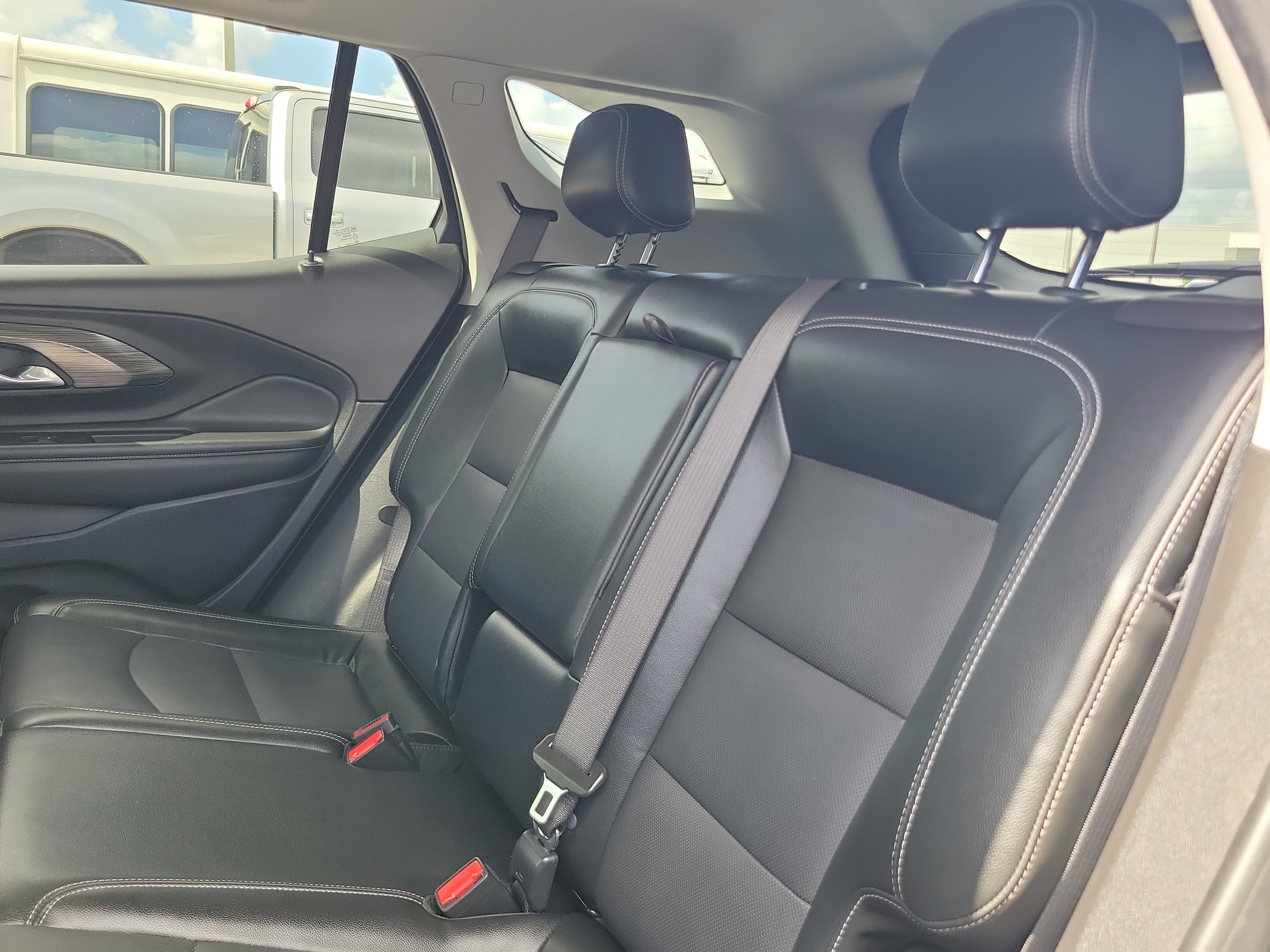 Used 2024 GMC Terrain SLT FWD image 15