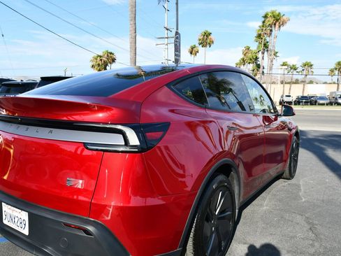Used 2026 Tesla Model Y Long Range AWD/4WD image 11