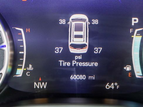 Used 2023 Chrysler Pacifica Touring-L FWD image 16