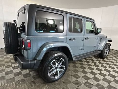 Used 2024 Jeep Wrangler Unlimited w/ Convenience Group AWD/4WD image 2