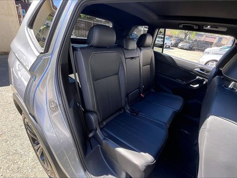 Certified 2023 Volkswagen Tiguan SE R-Line image 26
