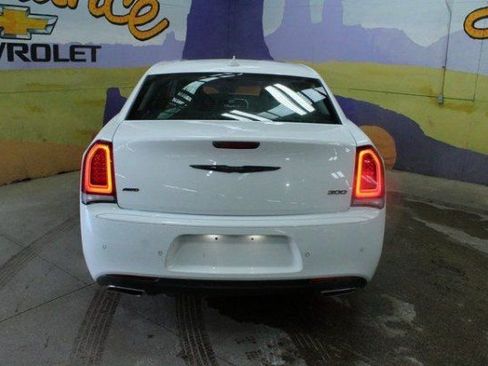 Used 2023 Chrysler 300 Touring L w/ Popular Equipment Group image 4