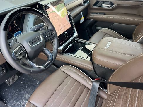 New 2026 GMC Yukon Denali Ultimate AWD/4WD image 7
