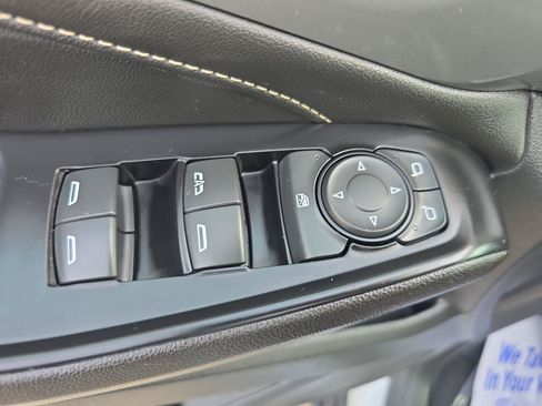 Used 2023 Chevrolet Traverse LT FWD image 23