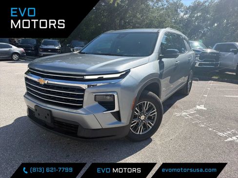 Used 2024 Chevrolet Traverse LT AWD/4WD image 1