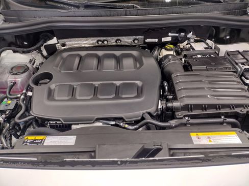 New 2025 Volkswagen Tiguan SE image 7