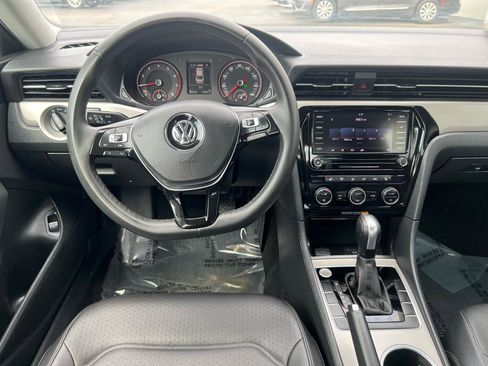 Used 2022 Volkswagen Passat 2.0T SE image 17