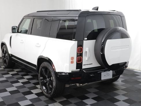 Certified 2025 Land Rover Defender 110 X-Dynamic SE AWD/4WD image 16