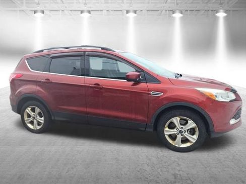 Used 2015 Ford Escape SE w/ Equipment Group 201A image 4