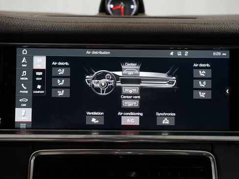 Used 2018 Porsche Panamera image 21