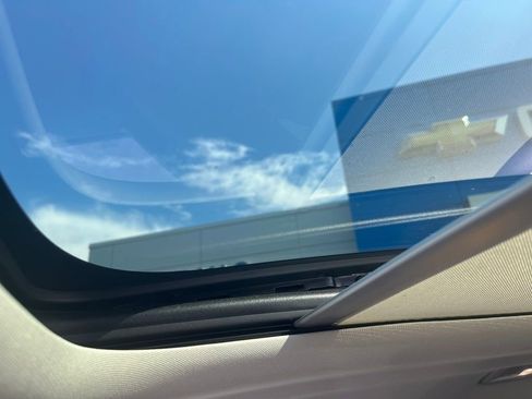 Used 2023 Volvo XC60 B5 Plus image 18