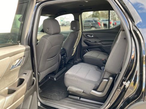 Used 2023 Chevrolet Traverse LT FWD image 18