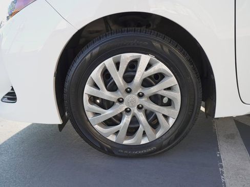Used 2019 Toyota Corolla LE image 34