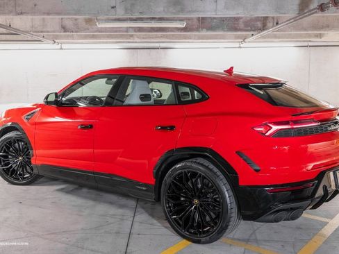 New 2025 Lamborghini Urus SE image 9
