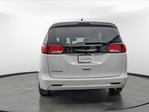 Used 2023 Chrysler Voyager LX FWD image 7