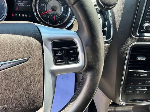 Used 2014 Chrysler Town & Country Touring-L w/ Driver Convenience Group FWD image 30