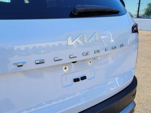 Used 2022 Kia Telluride EX w/ EX Premium Package FWD image 7