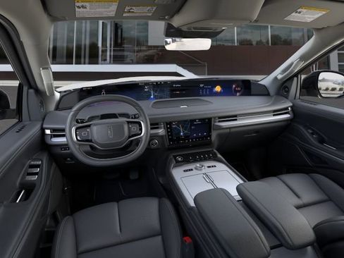 New 2026 Lincoln Navigator L Premier AWD/4WD image 9