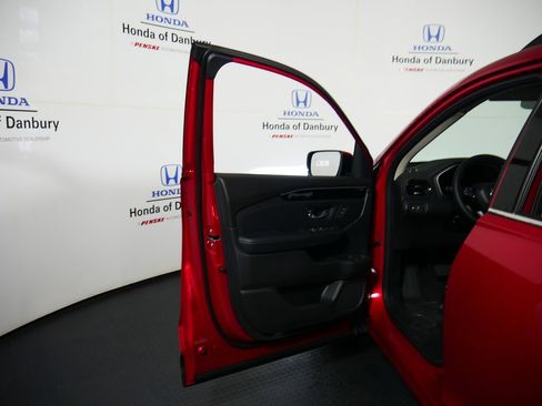 New 2026 Honda Pilot Touring image 12