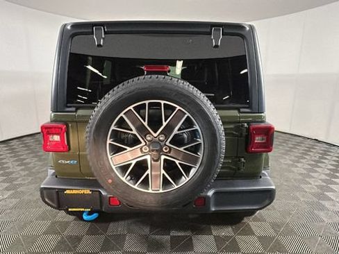 Used 2023 Jeep Wrangler Unlimited Sahara w/ Cold Weather Group AWD/4WD image 3