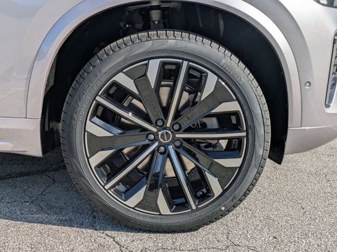 New 2026 Volvo XC90 B6 Plus w/ Protection Package Premier AWD/4WD image 11