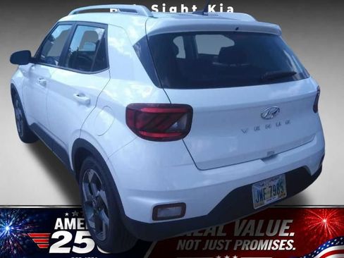 Used 2025 Hyundai Venue SEL FWD image 3