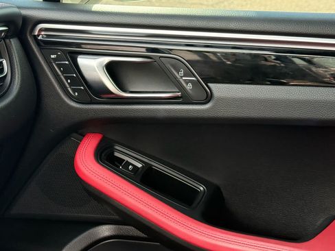 Used 2020 Porsche Macan AWD/4WD image 22