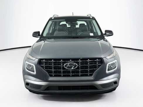Used 2025 Hyundai Venue Limited FWD image 2