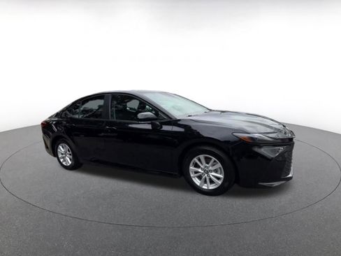 Used 2025 Toyota Camry LE image 2