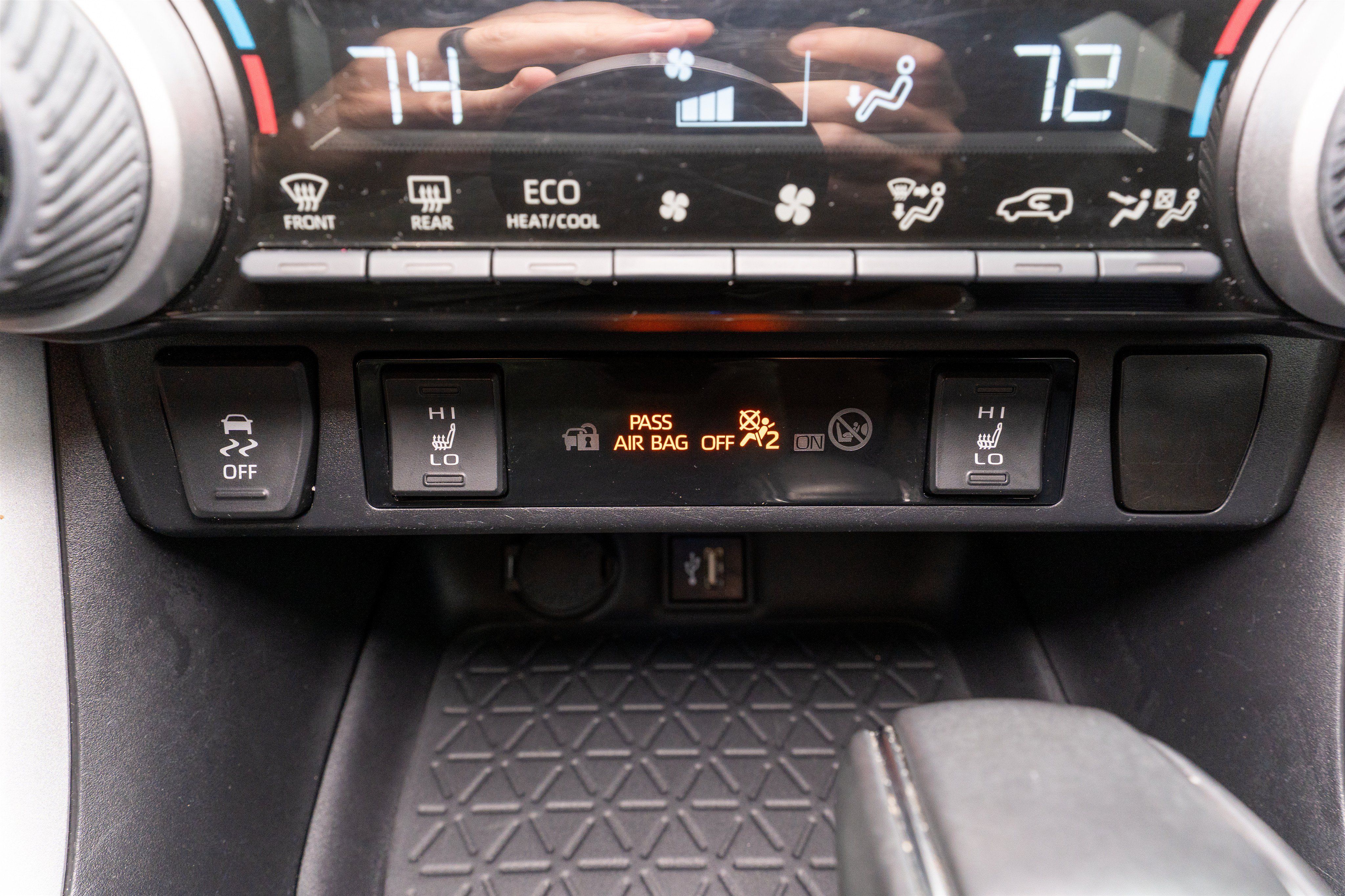 Used 2024 Toyota RAV4 XSE AWD/4WD image 21