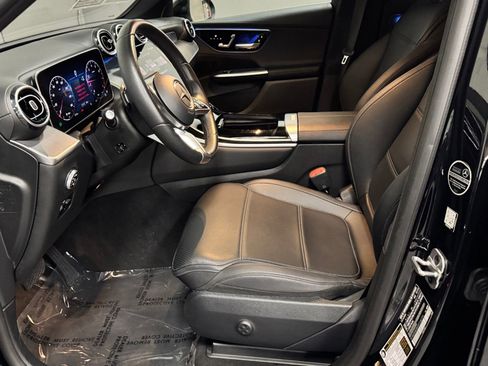 Used 2025 Mercedes-Benz GLC 300 image 24