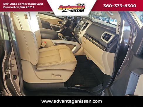 Used 2017 Nissan Titan SV image 18