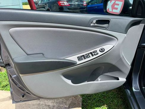 Used 2017 Hyundai Accent SE FWD image 17