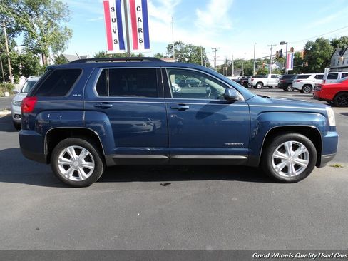 Used 2017 GMC Terrain SLE w/ Technology Package AWD/4WD image 4