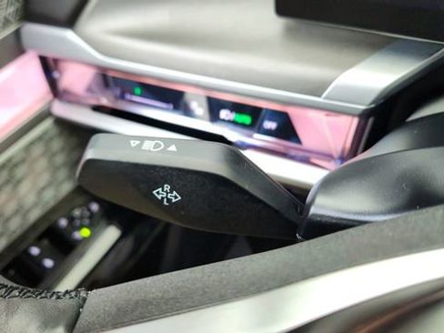 Used 2023 BMW i7 xDrive60 image 42