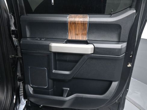 Used 2019 Ford F150 Lariat image 13