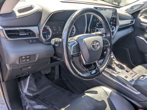 Used 2021 Toyota Highlander Limited AWD/4WD image 17