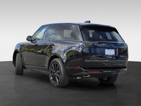 New 2026 Land Rover Range Rover SE image 4