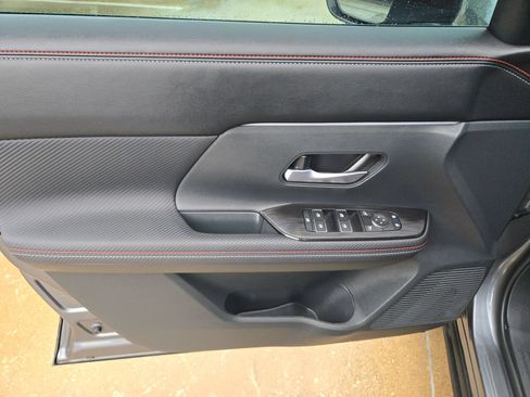 Certified 2025 Nissan Kicks SR FWD image 11