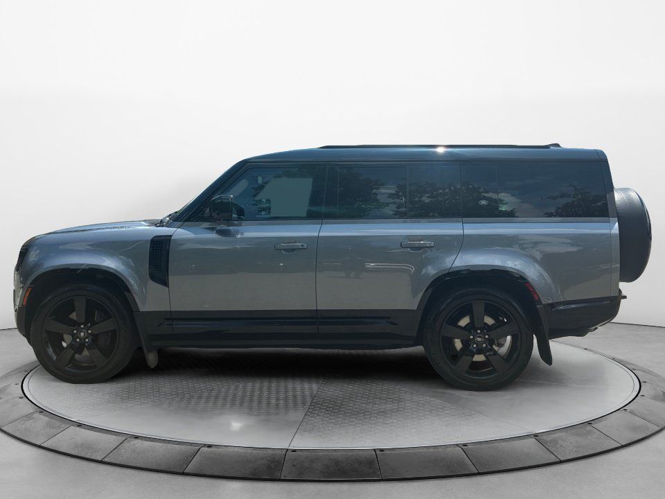 Used 2024 Land Rover Defender 130 X-Dynamic SE AWD/4WD image 4