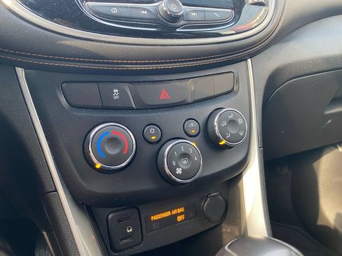 Used 2019 Chevrolet Trax LS AWD/4WD image 14