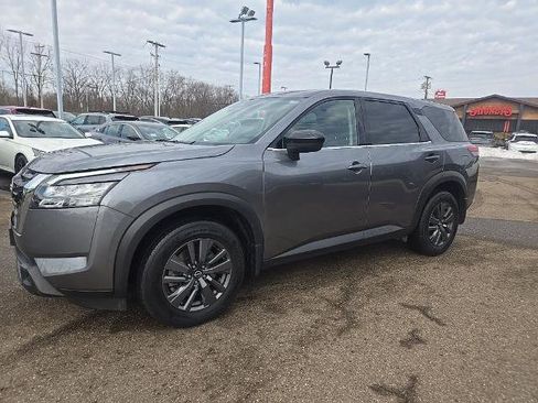 Certified 2024 Nissan Pathfinder S image 4